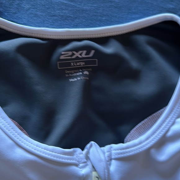 2XU Triathlon Race Top with Rear pockets - Picture 2 of 3